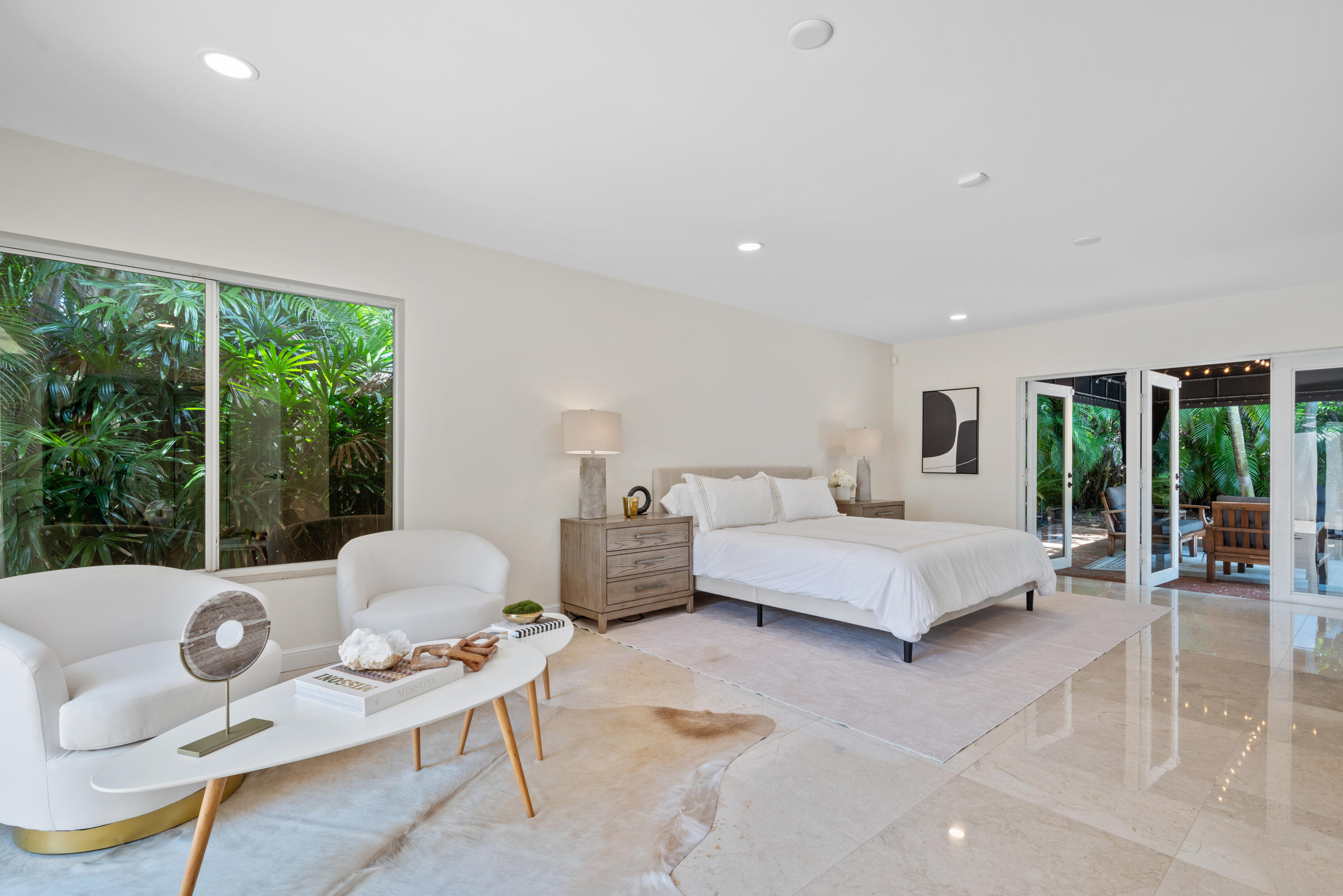 330 SE 7th Avenue