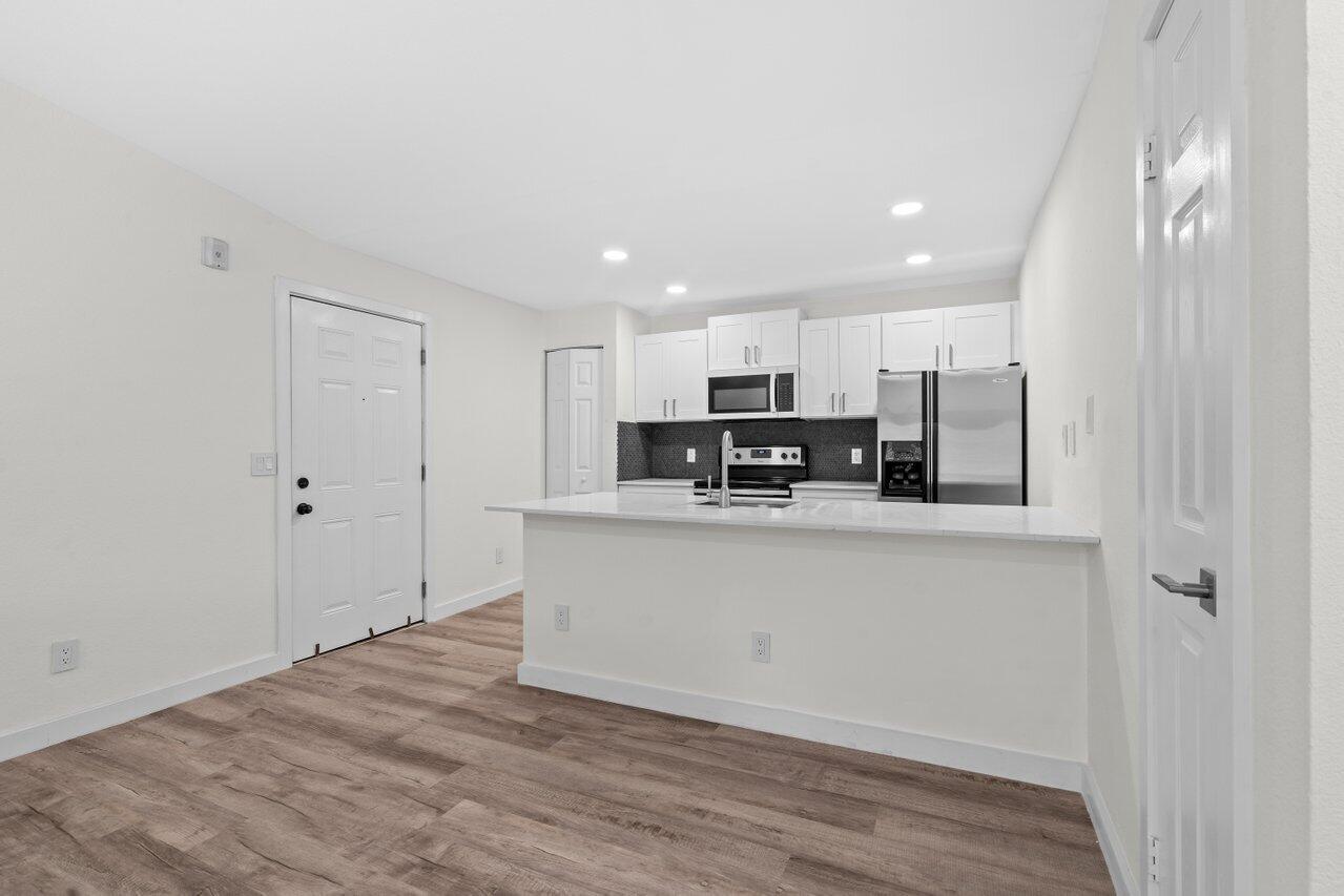 1825 Palm Cove Boulevard 7-307