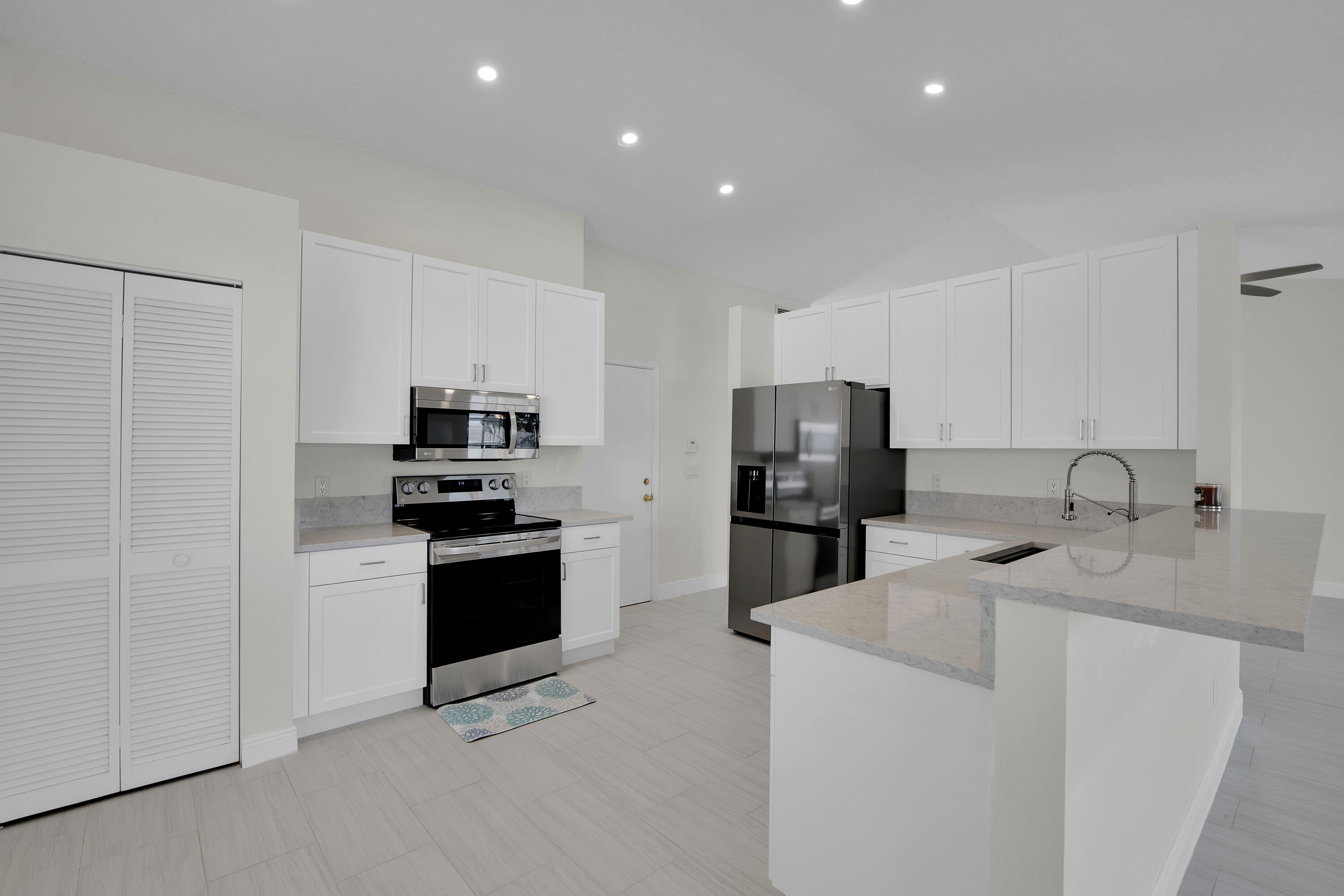 5625 Aspen Ridge Circle