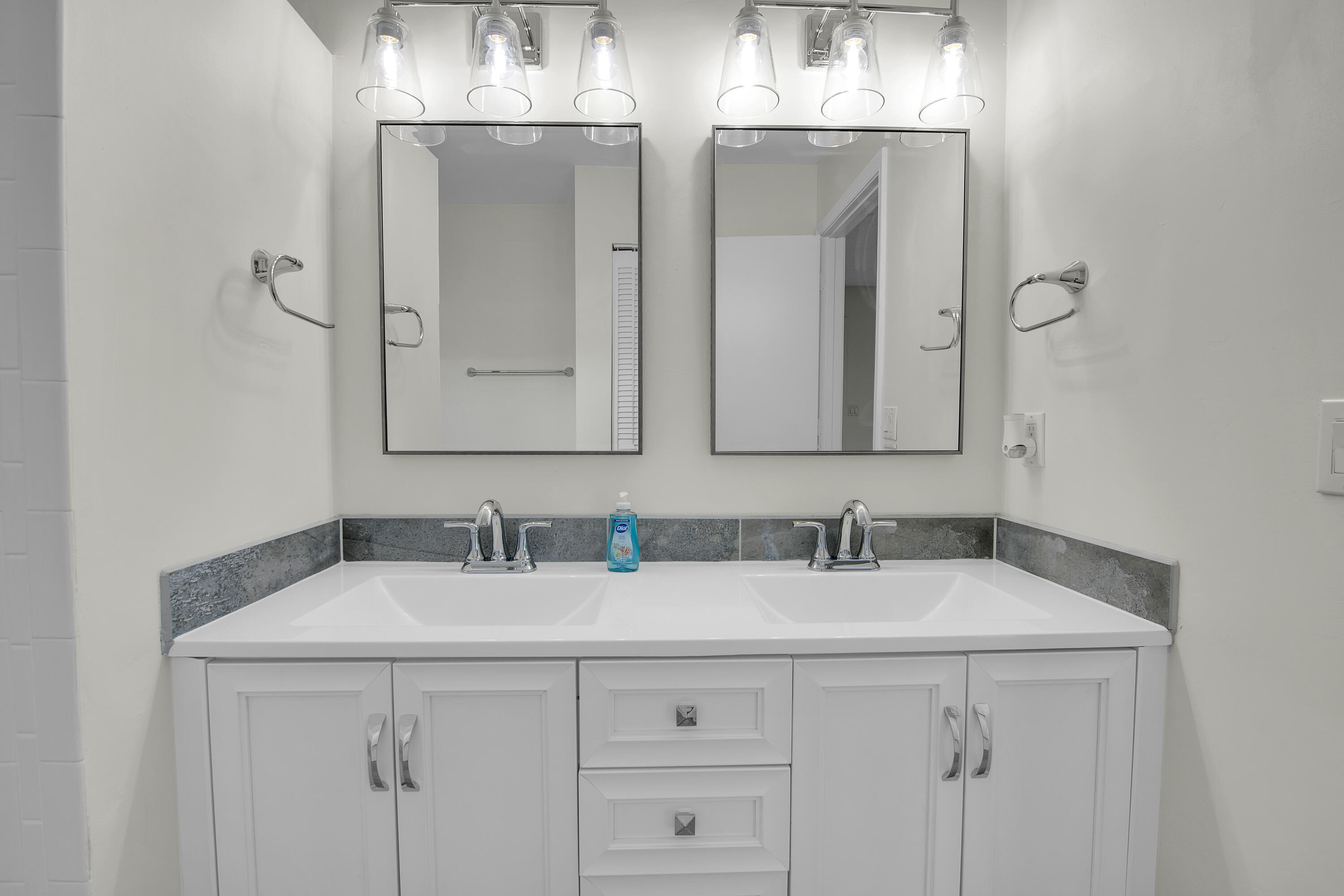 5625 Aspen Ridge Circle