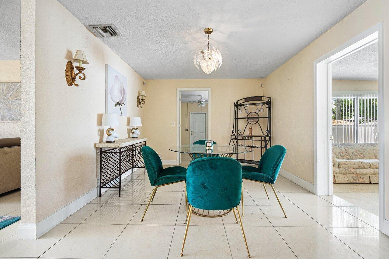 1209 N Australian Avenue