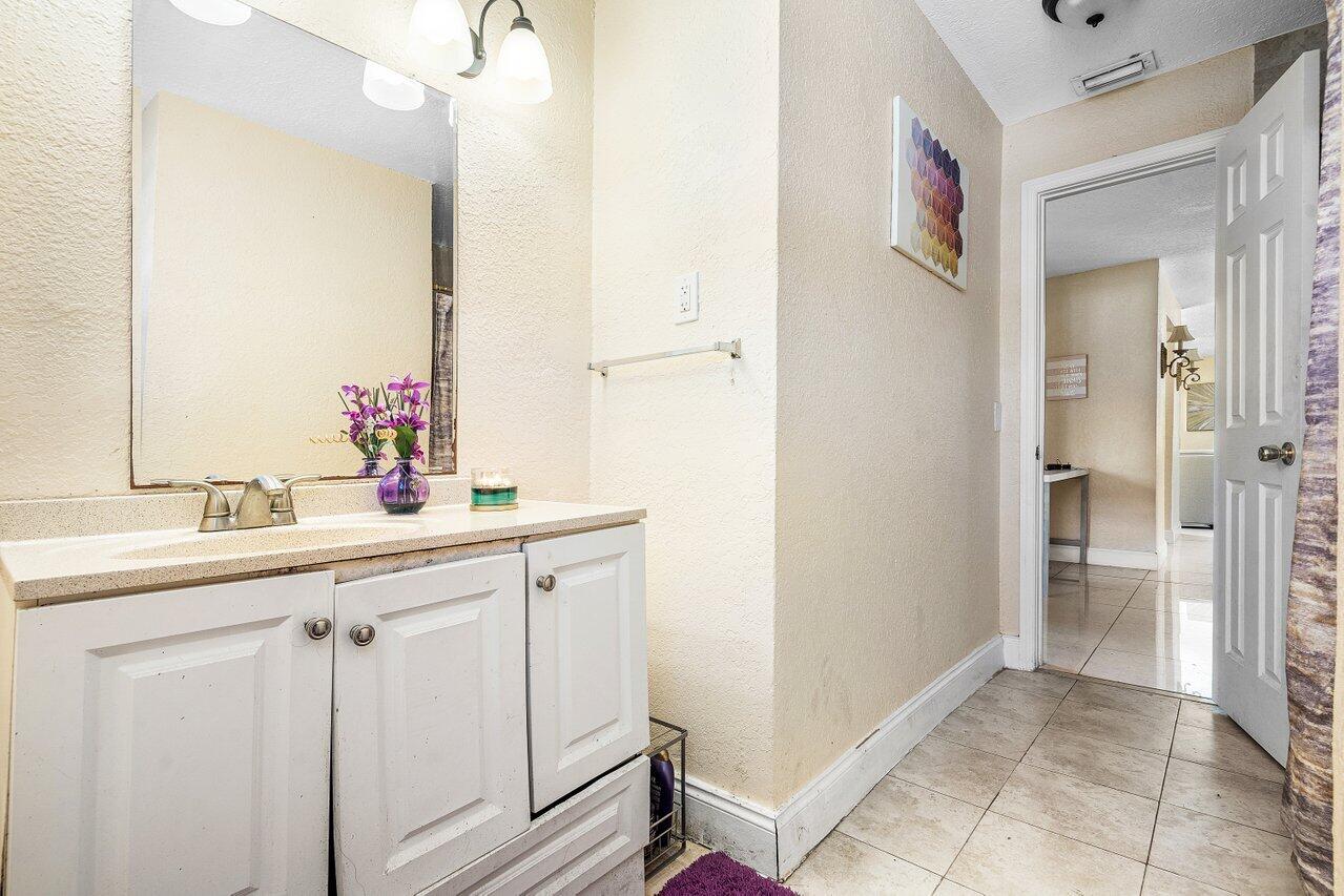 1209 N Australian Avenue