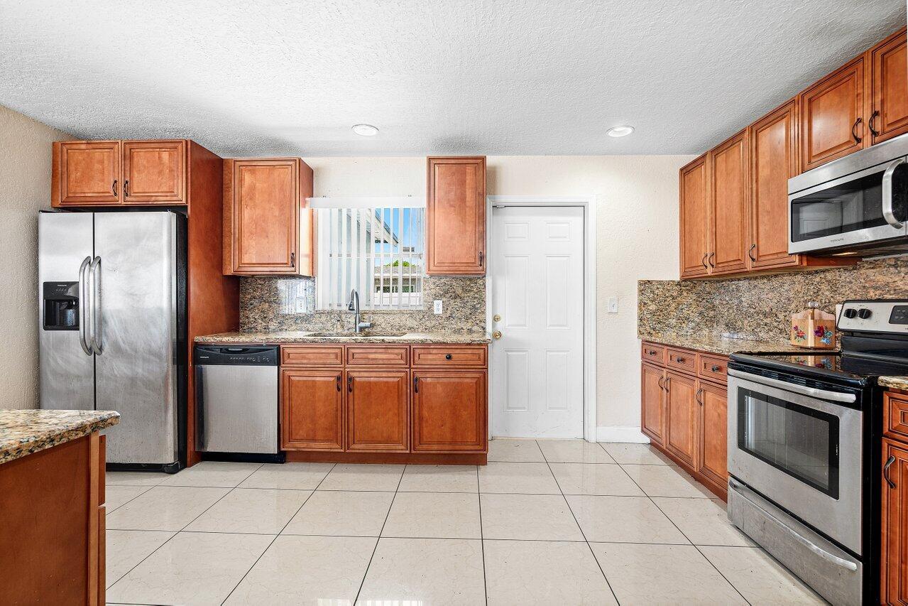 1209 N Australian Avenue