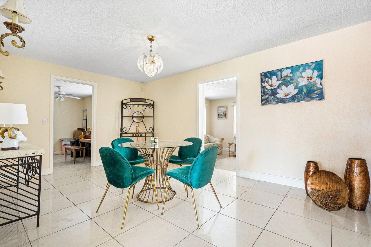 1209 N Australian Avenue