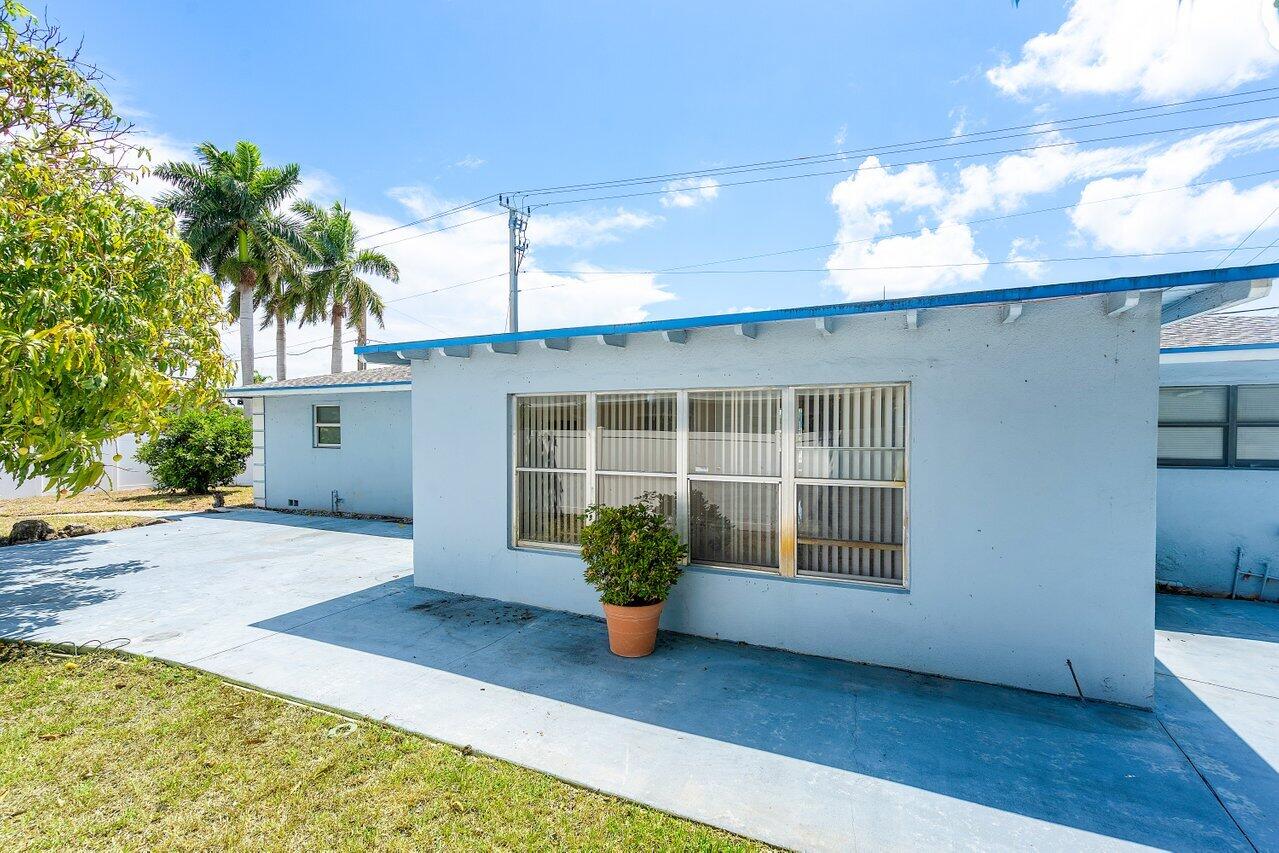 1209 N Australian Avenue