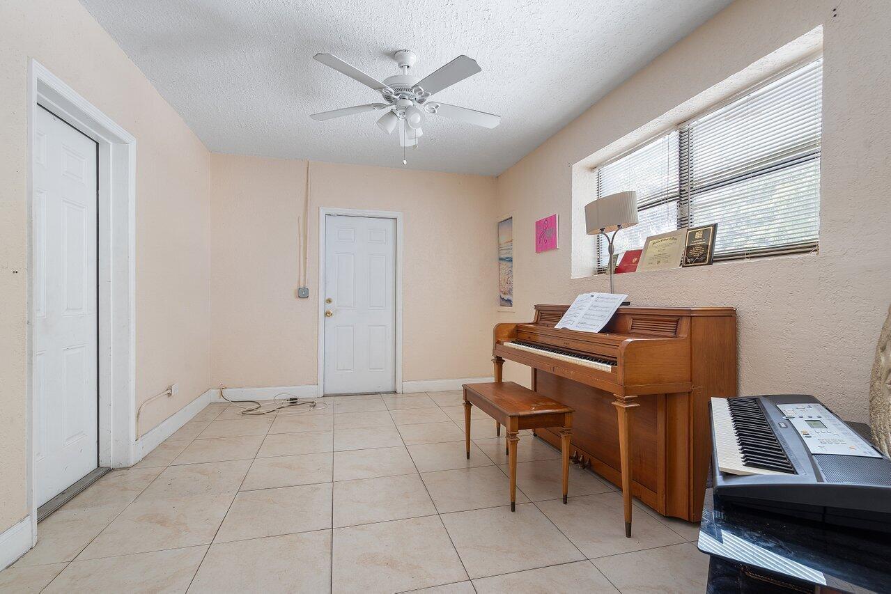 1209 N Australian Avenue