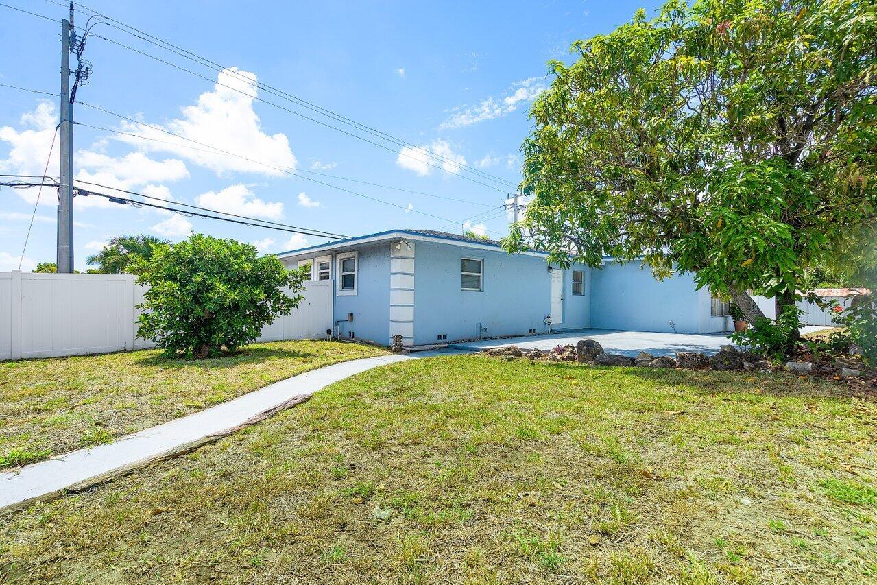 1209 N Australian Avenue