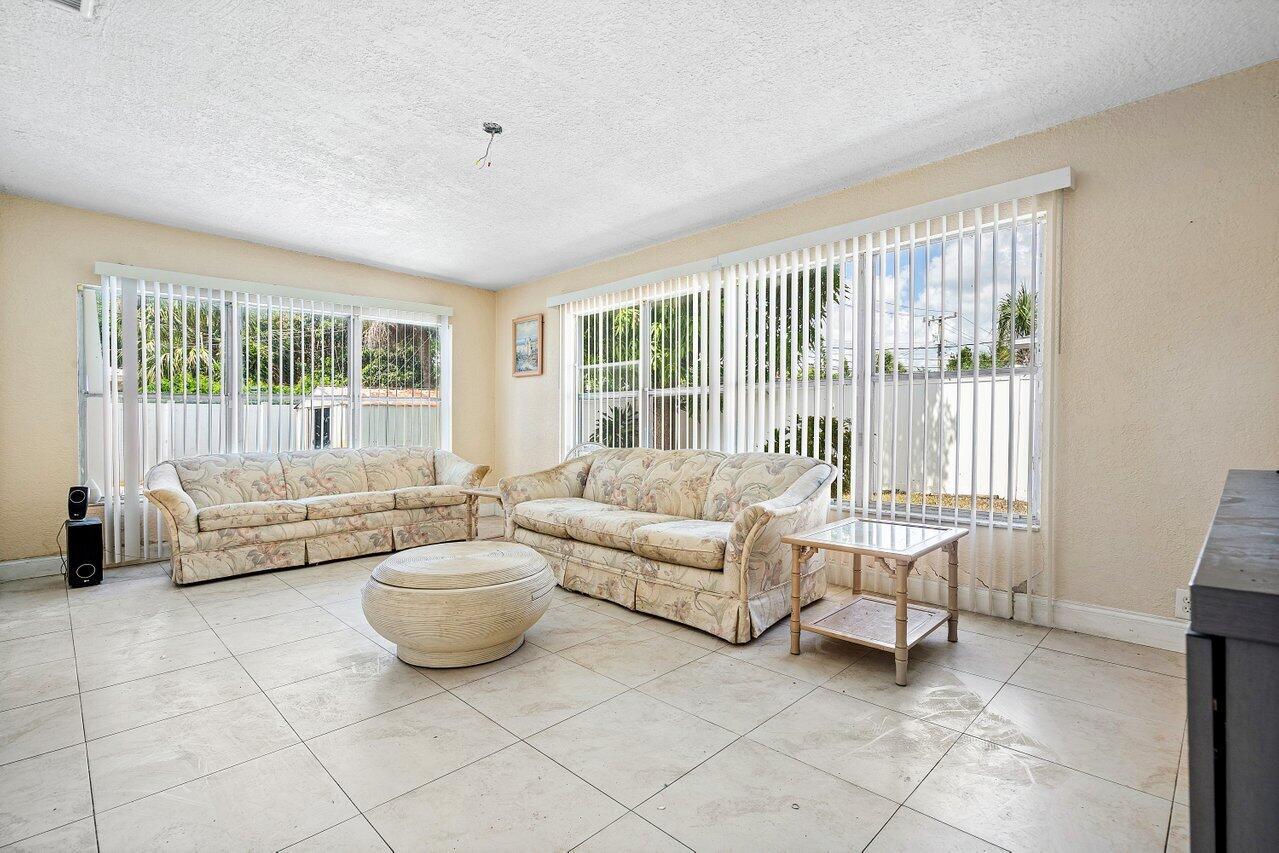 1209 N Australian Avenue