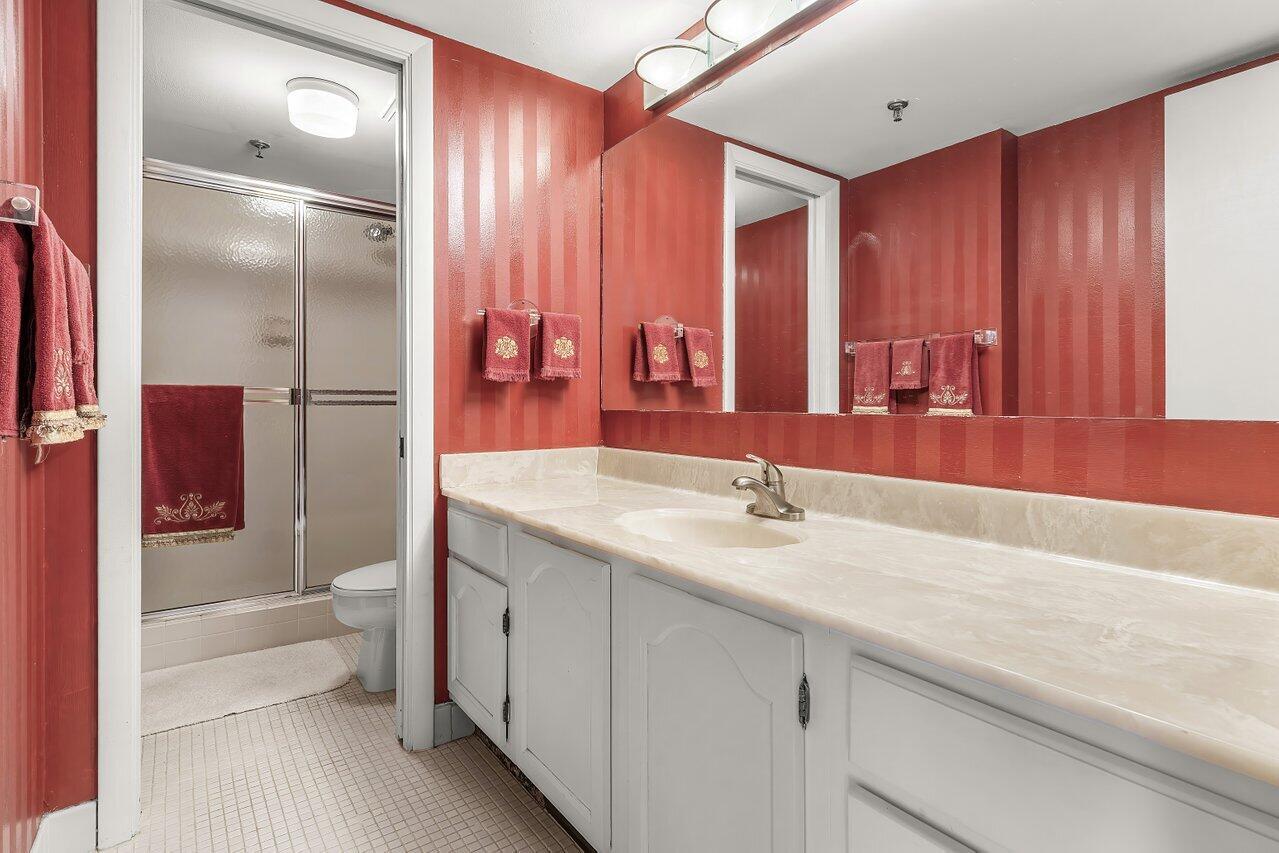 1155 Hillsboro Mile 303