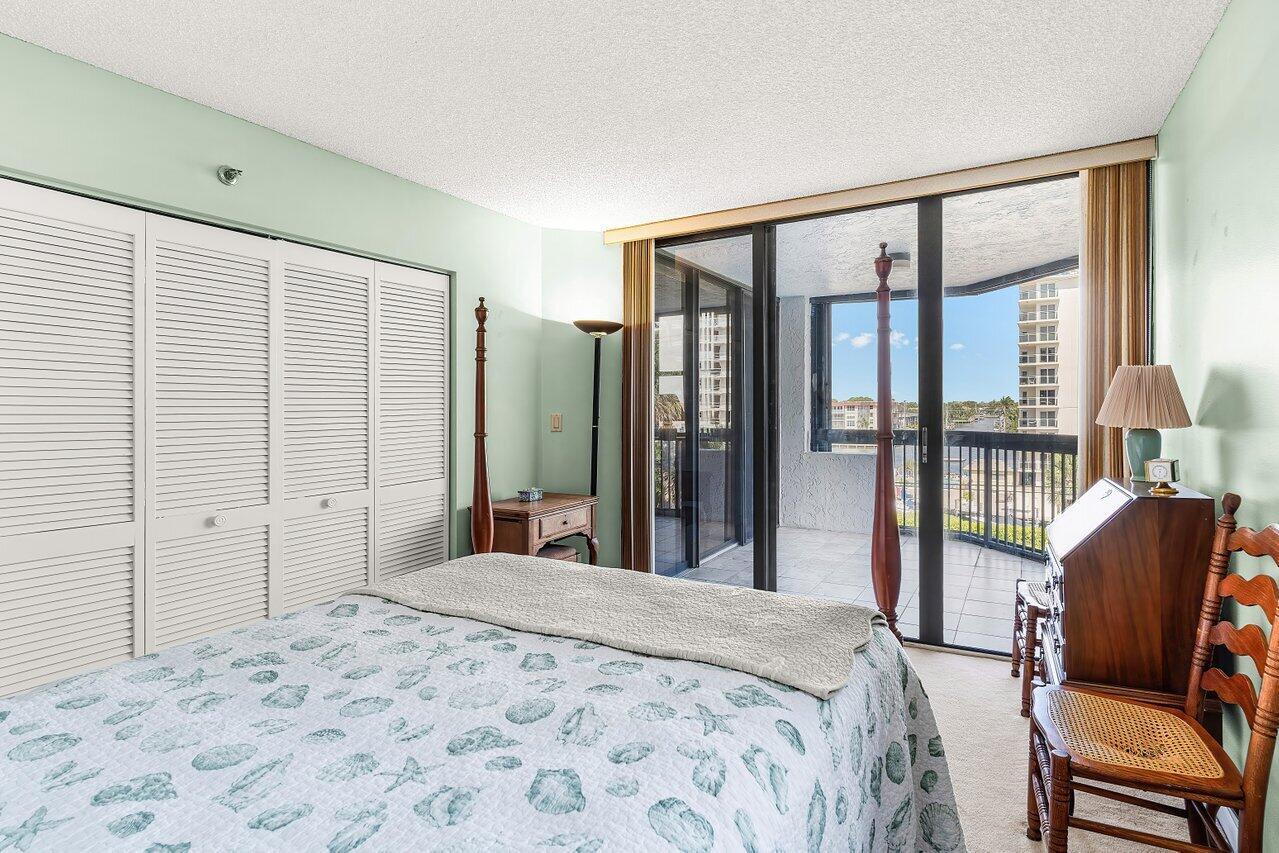 1155 Hillsboro Mile 303