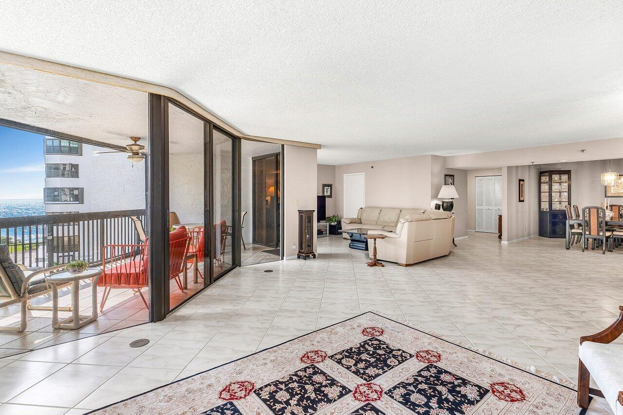 1155 Hillsboro Mile 303