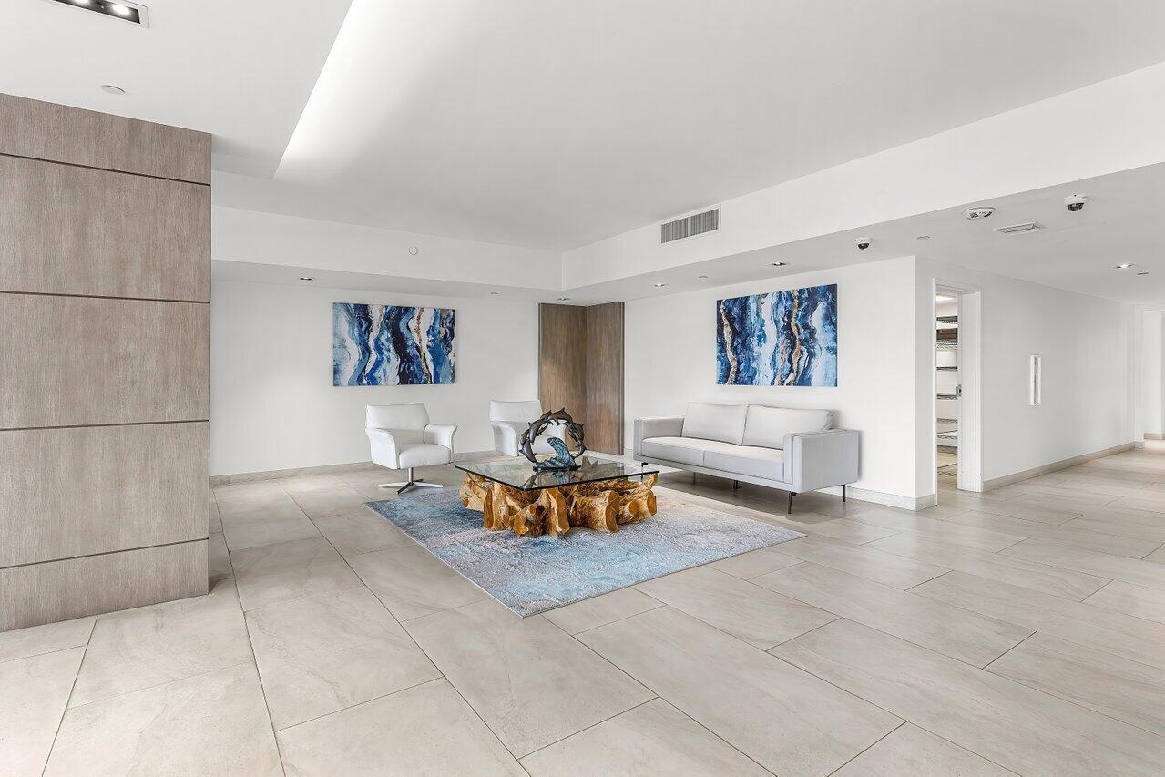 1155 Hillsboro Mile 303