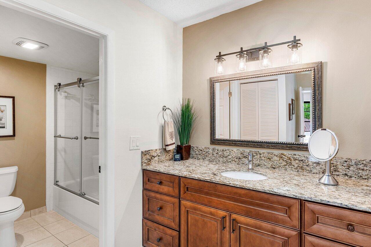 9283 Vista Del Lago L