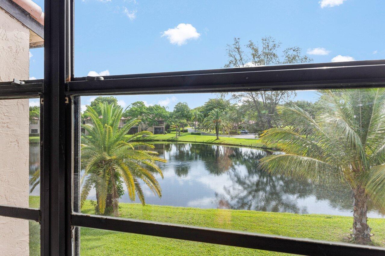9283 Vista Del Lago L