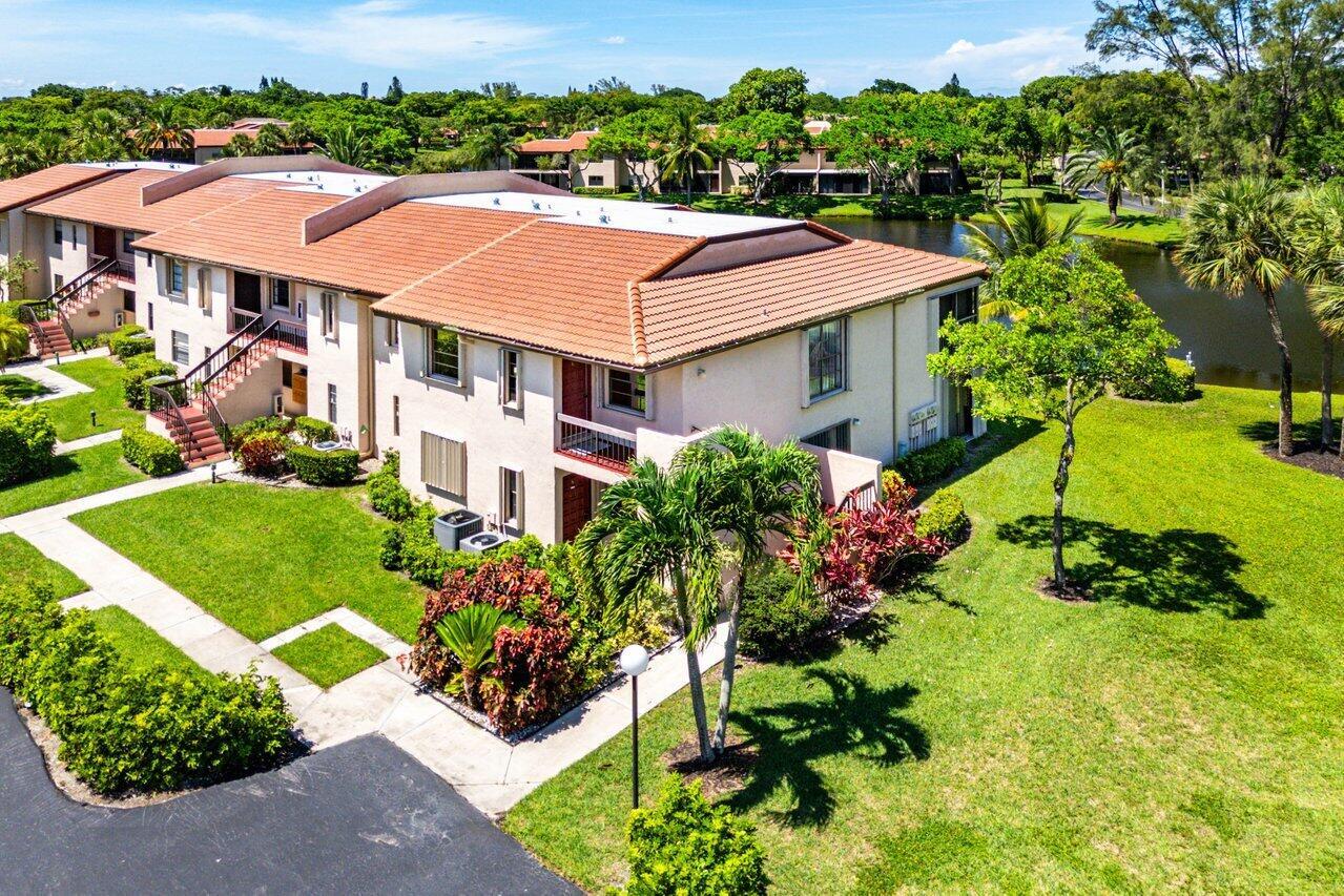 9283 Vista Del Lago L