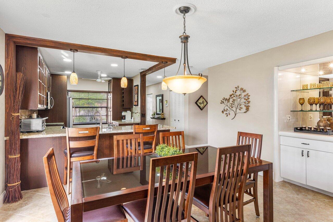 9283 Vista Del Lago L