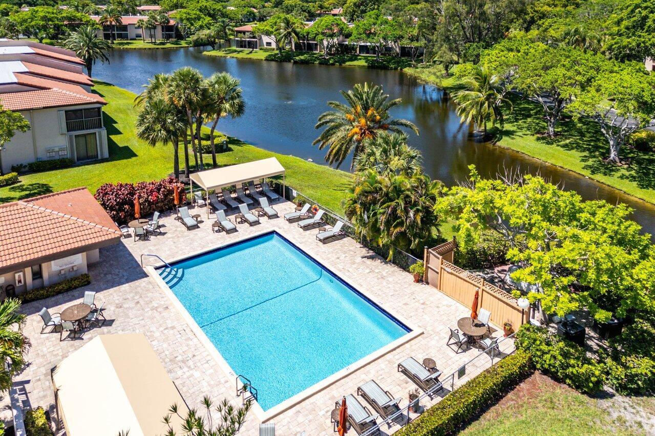 9283 Vista Del Lago L