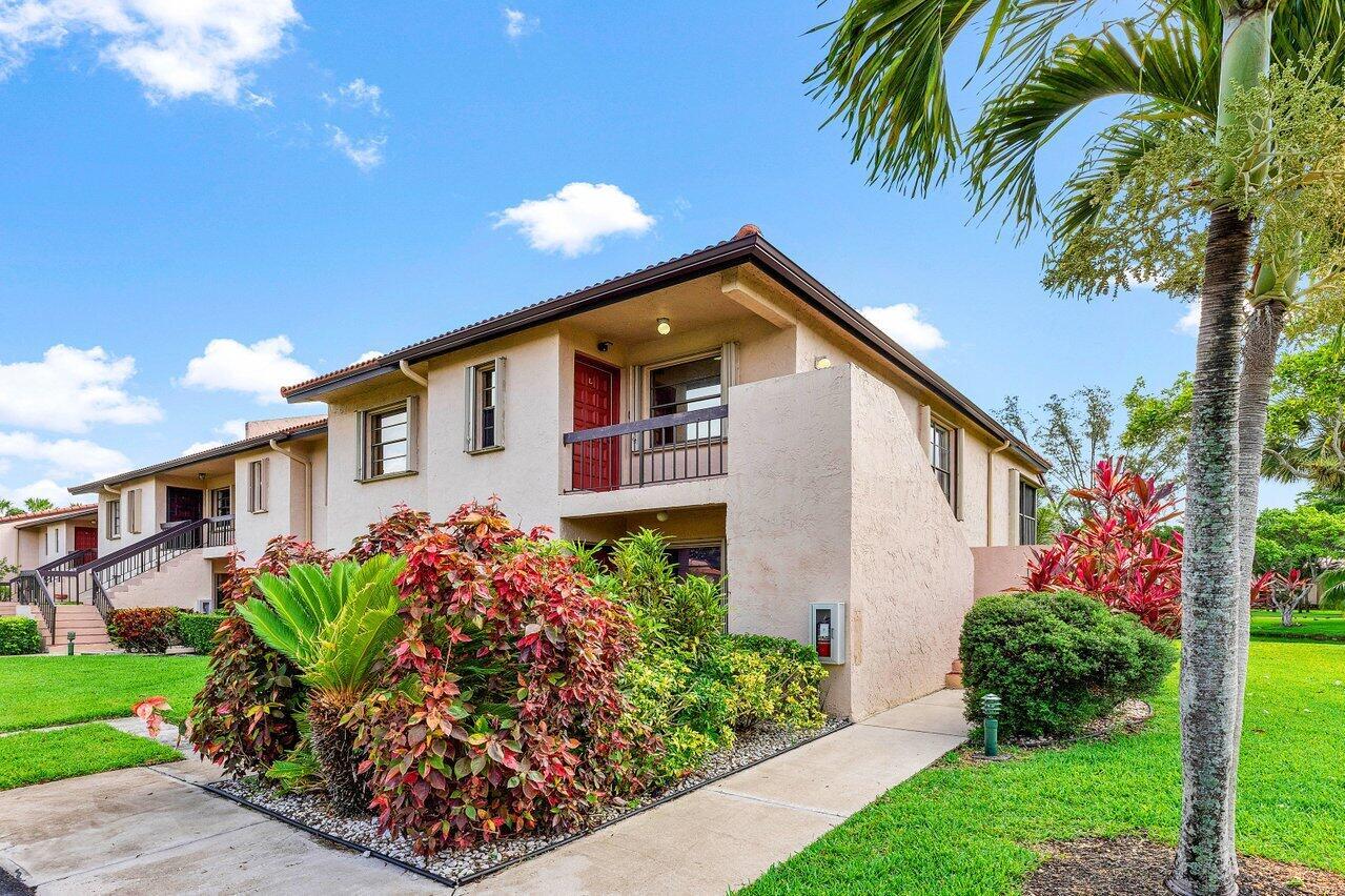 9283 Vista Del Lago L