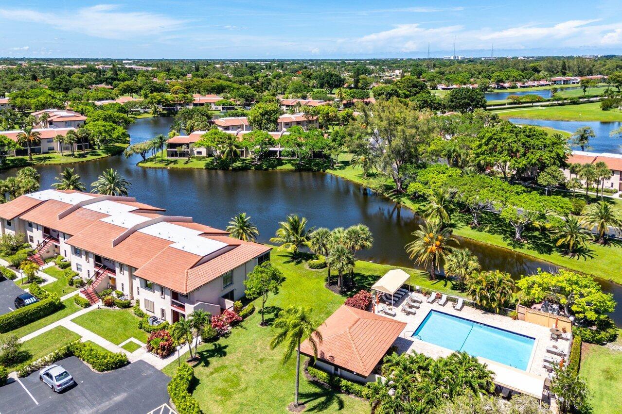 9283 Vista Del Lago L