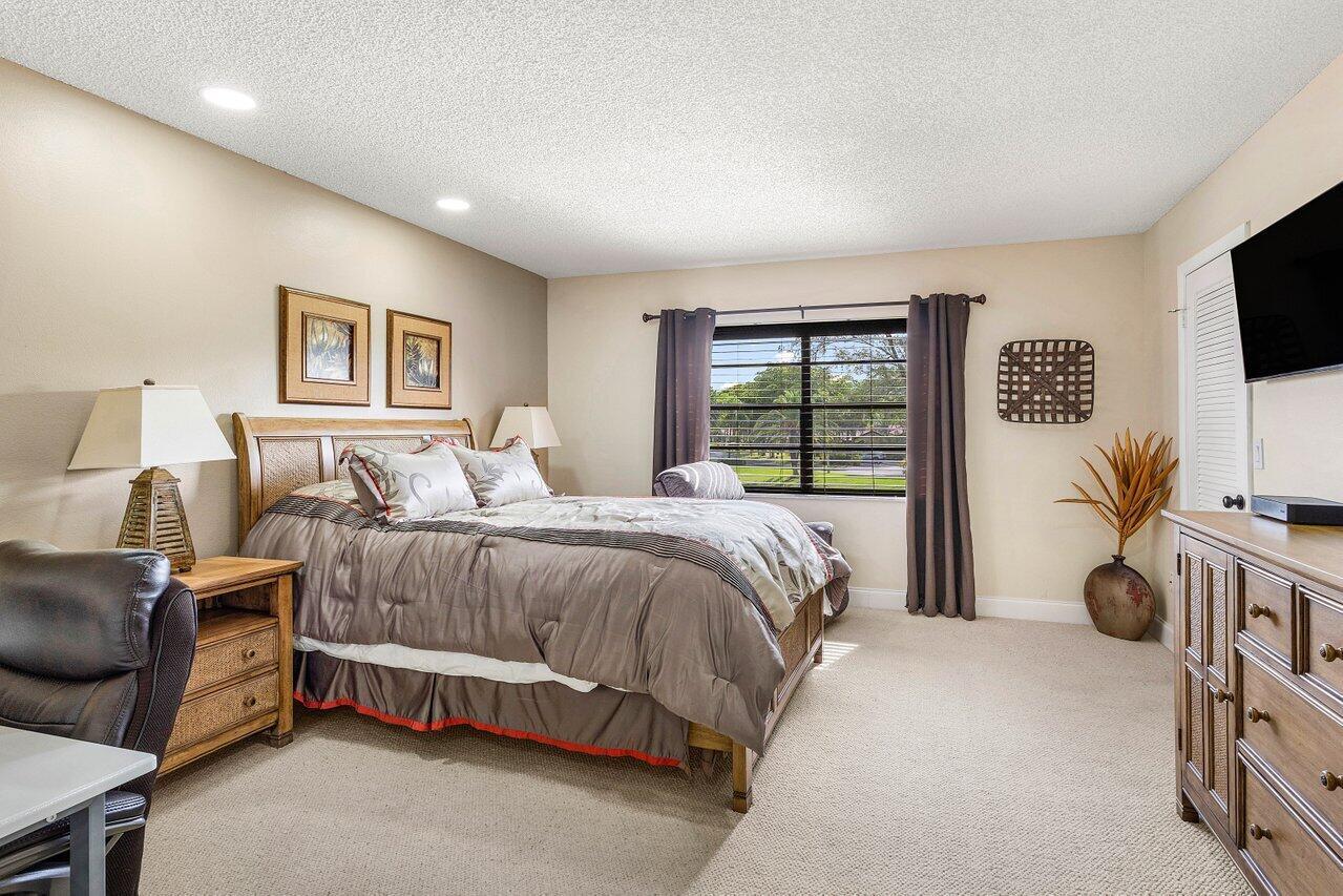 9283 Vista Del Lago L