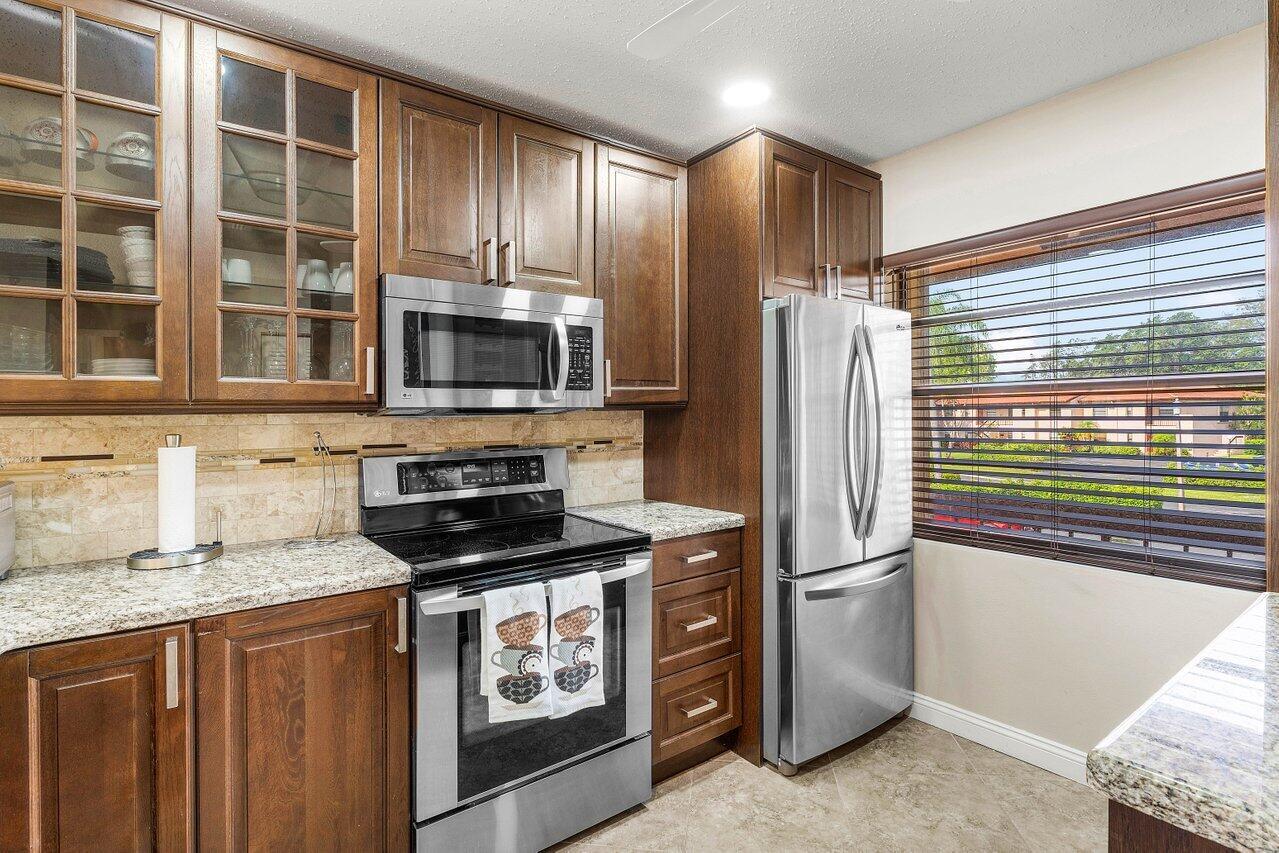 9283 Vista Del Lago L