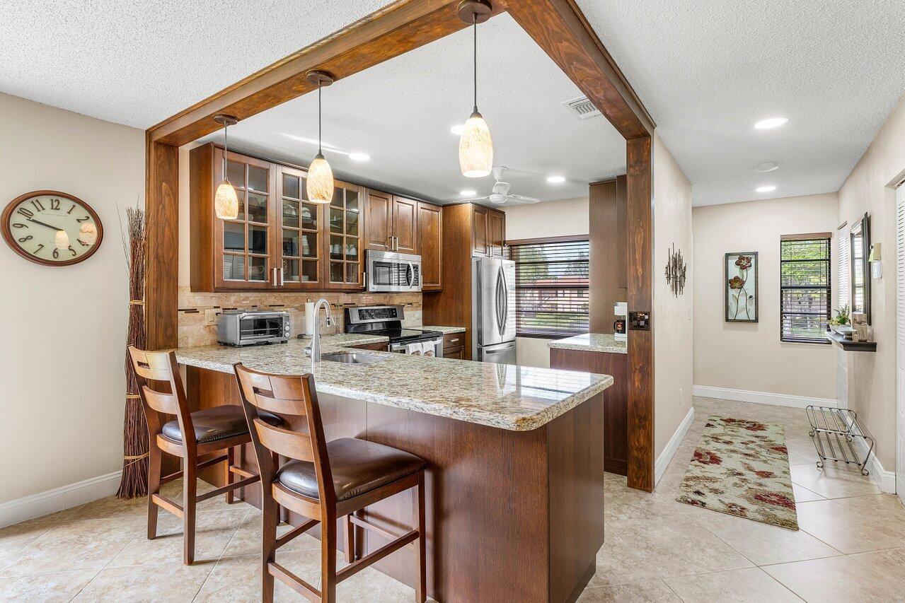 9283 Vista Del Lago L