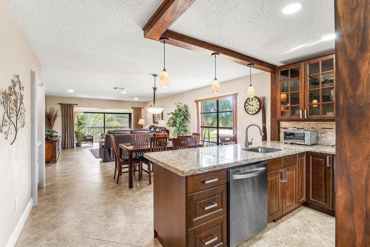 9283 Vista Del Lago L