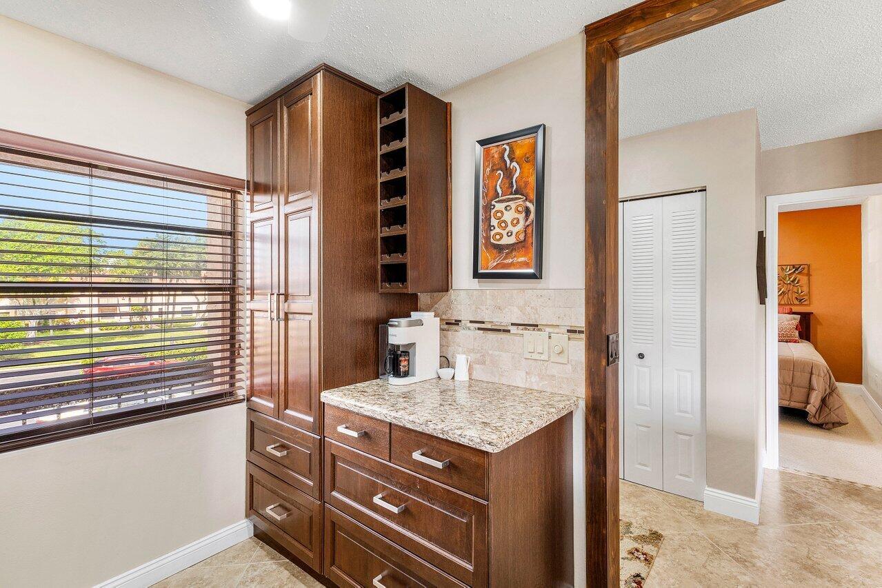 9283 Vista Del Lago L