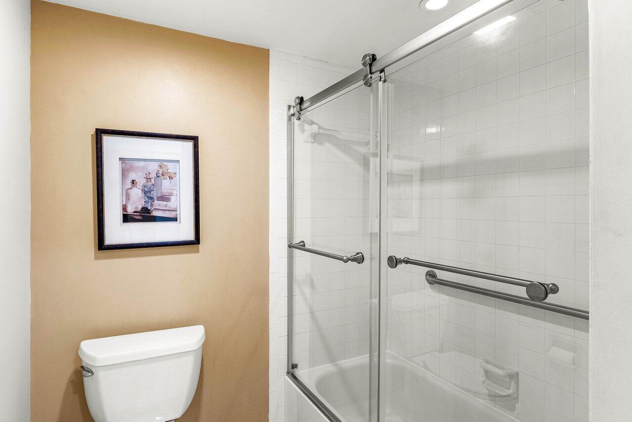 9283 Vista Del Lago L