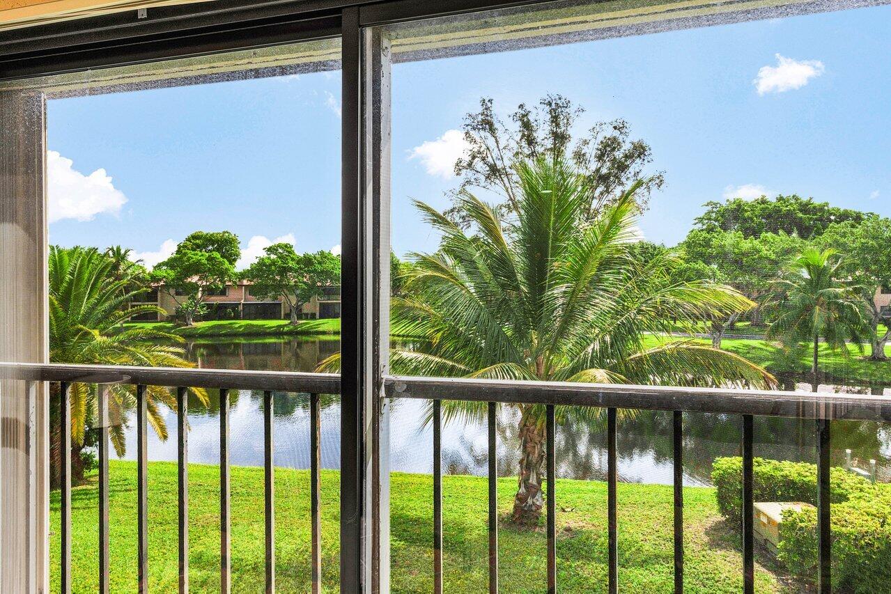 9283 Vista Del Lago L