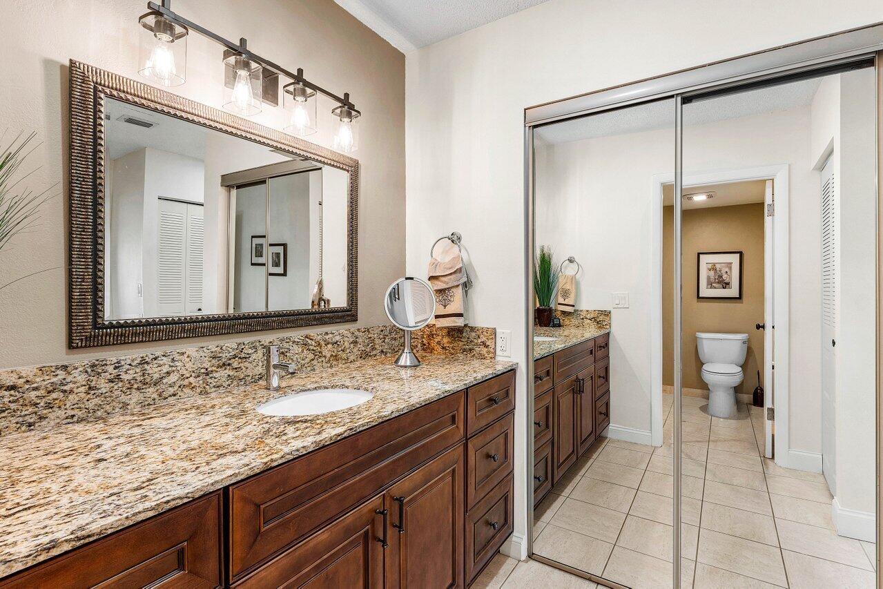 9283 Vista Del Lago L