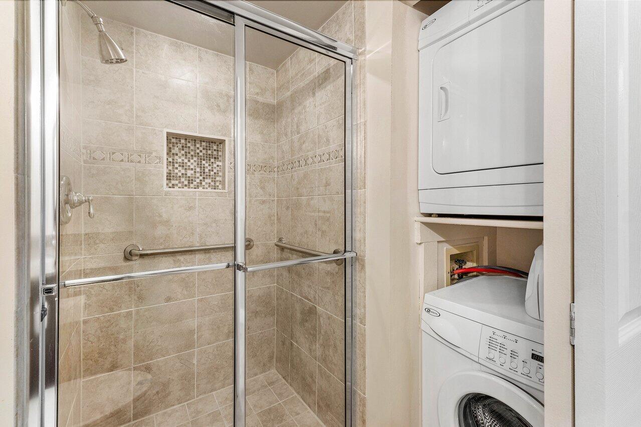 9283 Vista Del Lago L