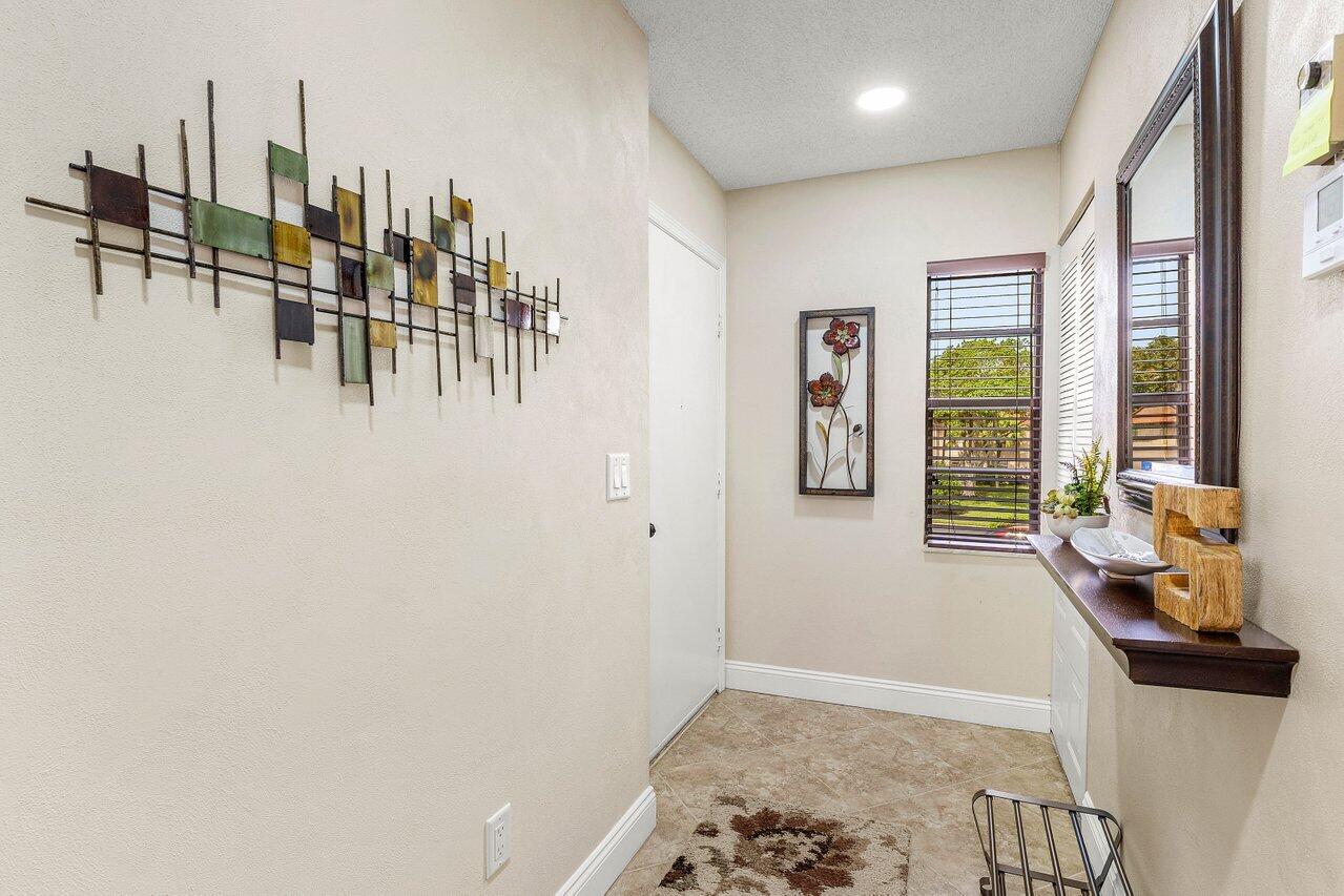 9283 Vista Del Lago L