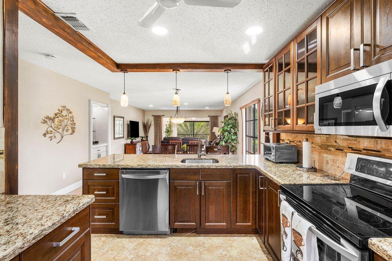 9283 Vista Del Lago L
