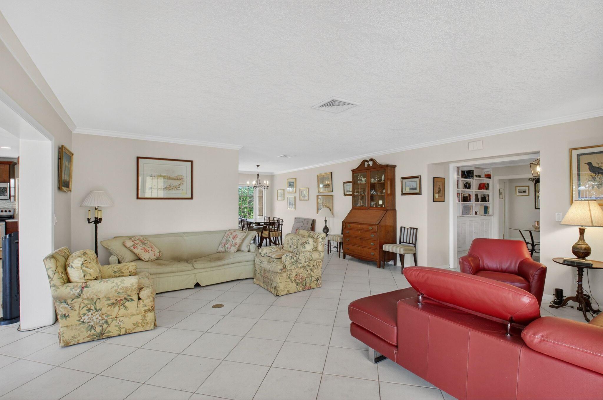11814 N Lake Drive