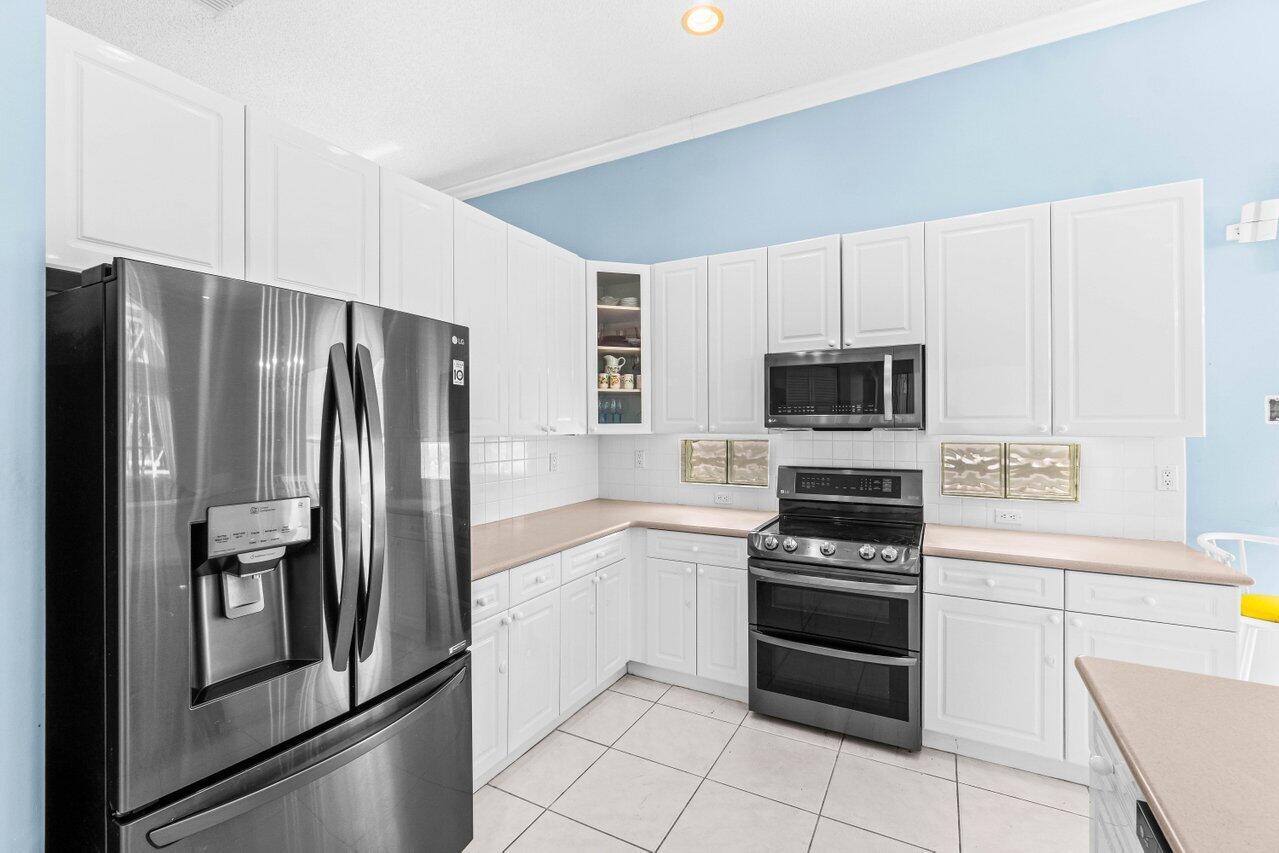 5946 Bay Hill Circle