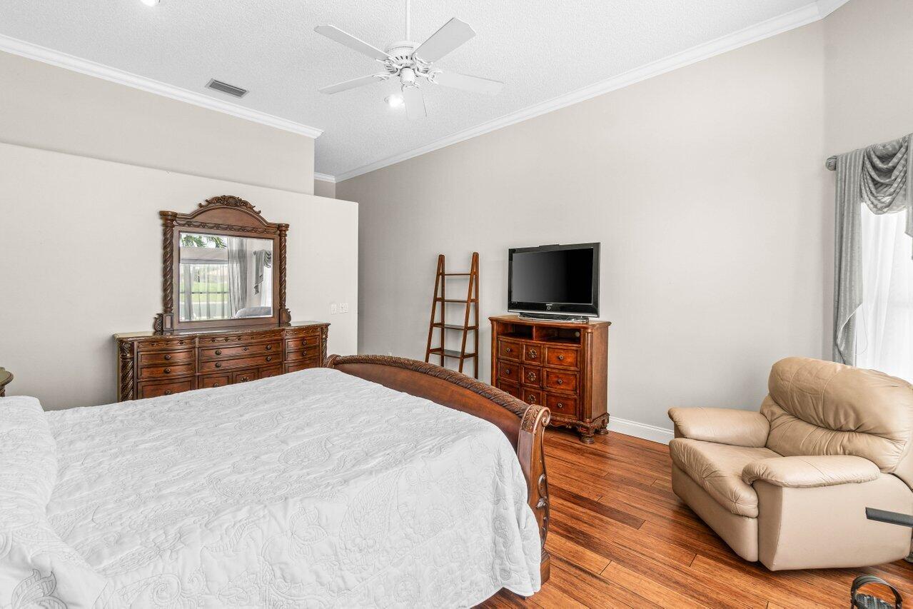 5946 Bay Hill Circle