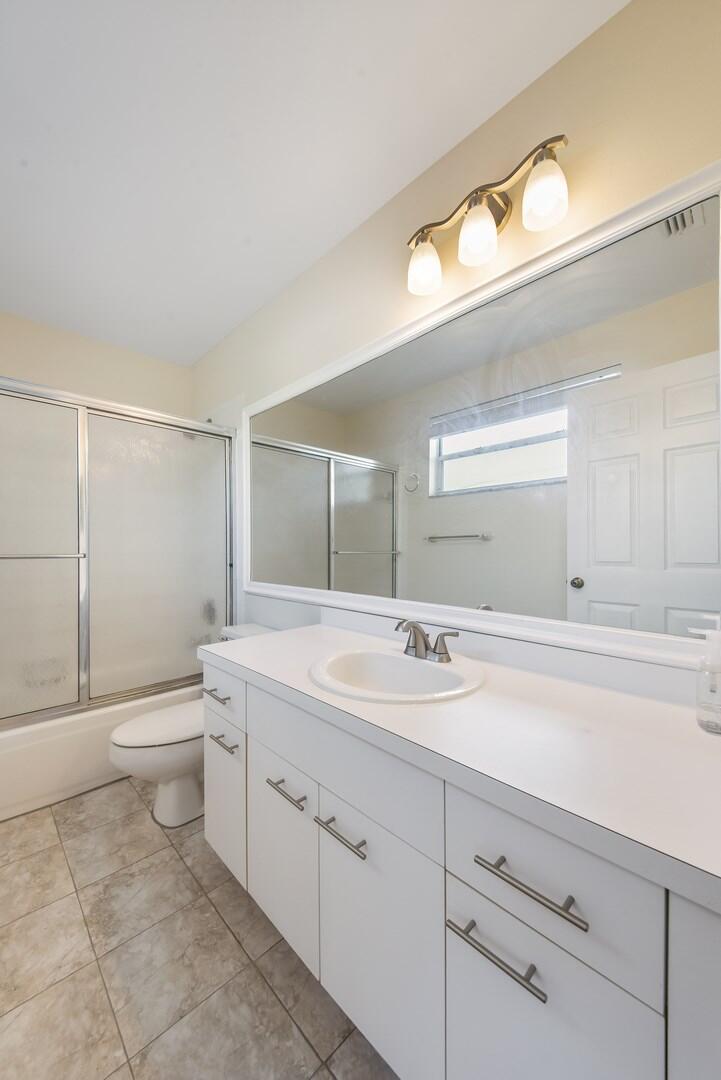 1132 W Lakes Drive, Deerfield Beach