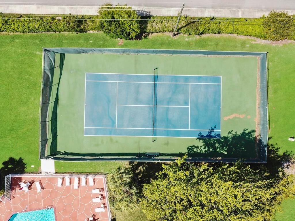 1132 W Lakes Drive, Deerfield Beach