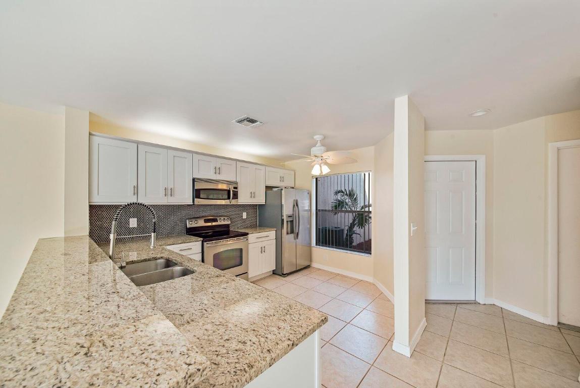 1132 W Lakes Drive, Deerfield Beach