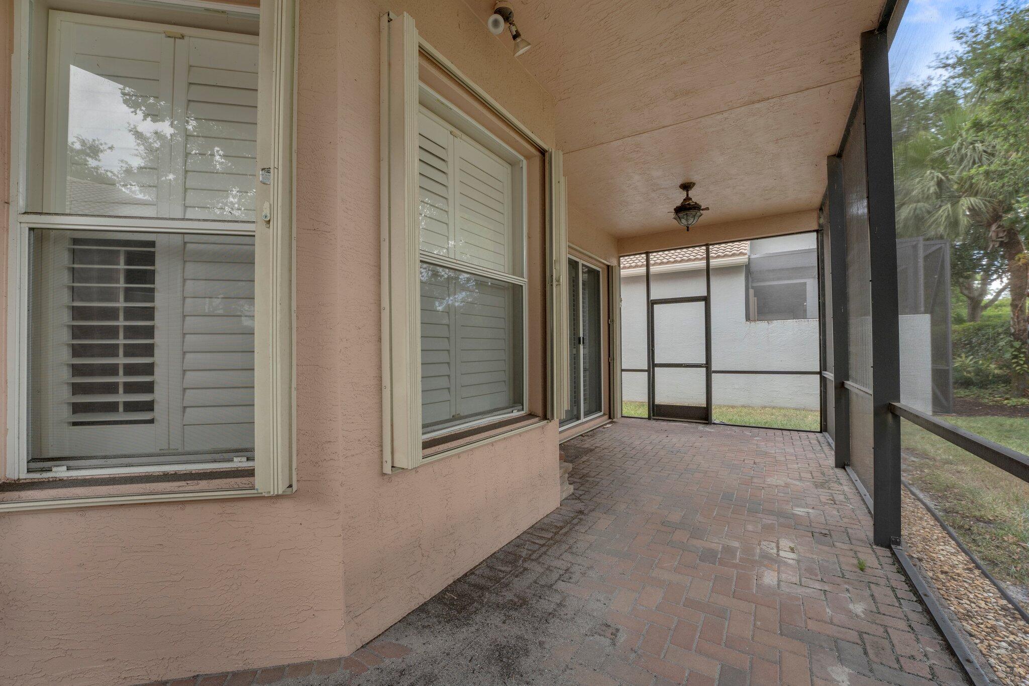 9916 E Tallyrand Drive, Lake Worth