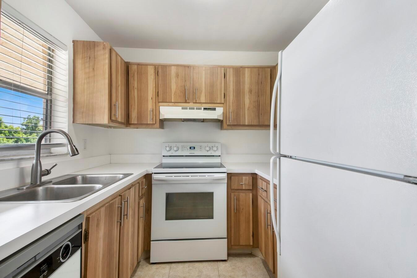 2755 W Atlantic Avenue C 212