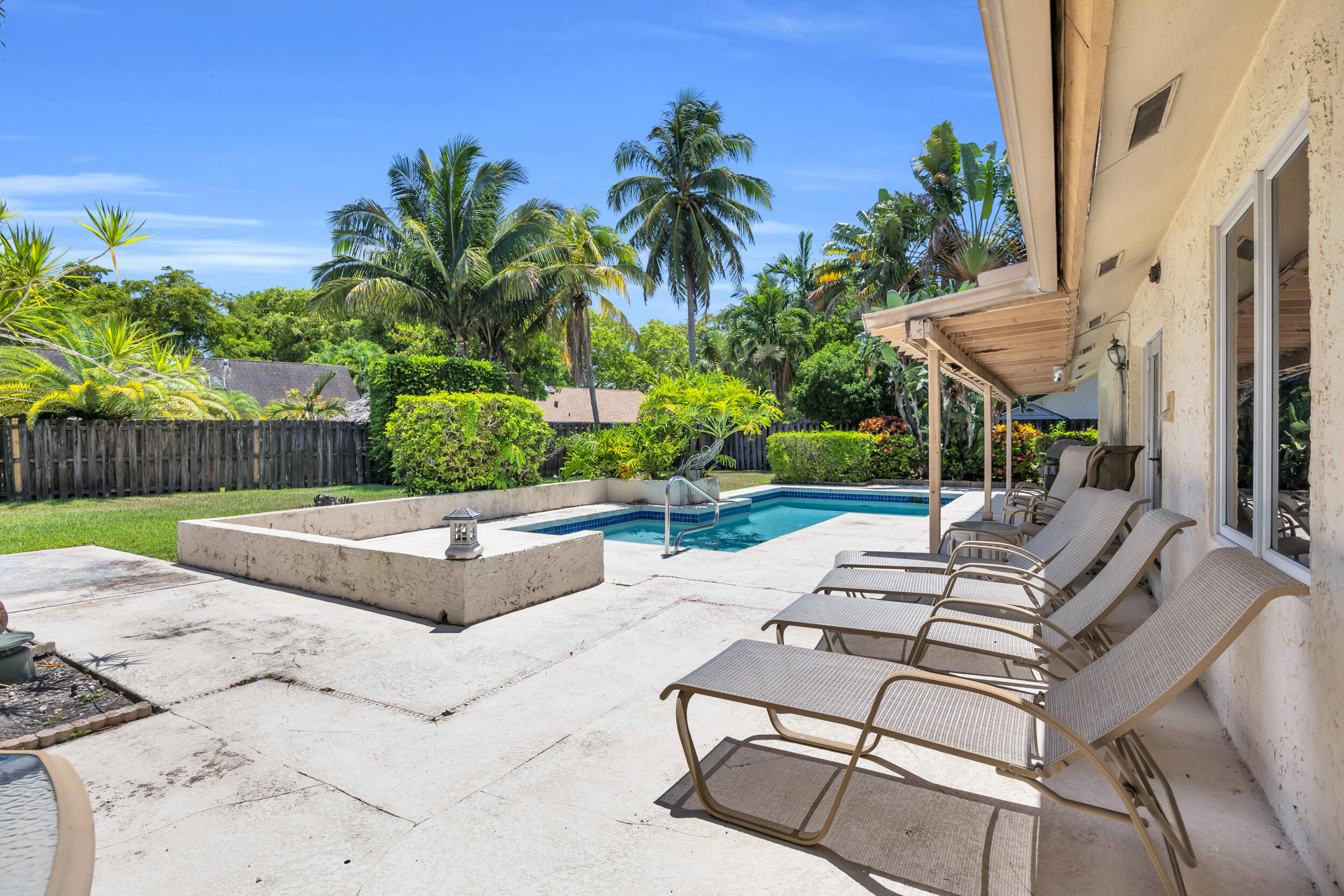 9070 NW 16th Street