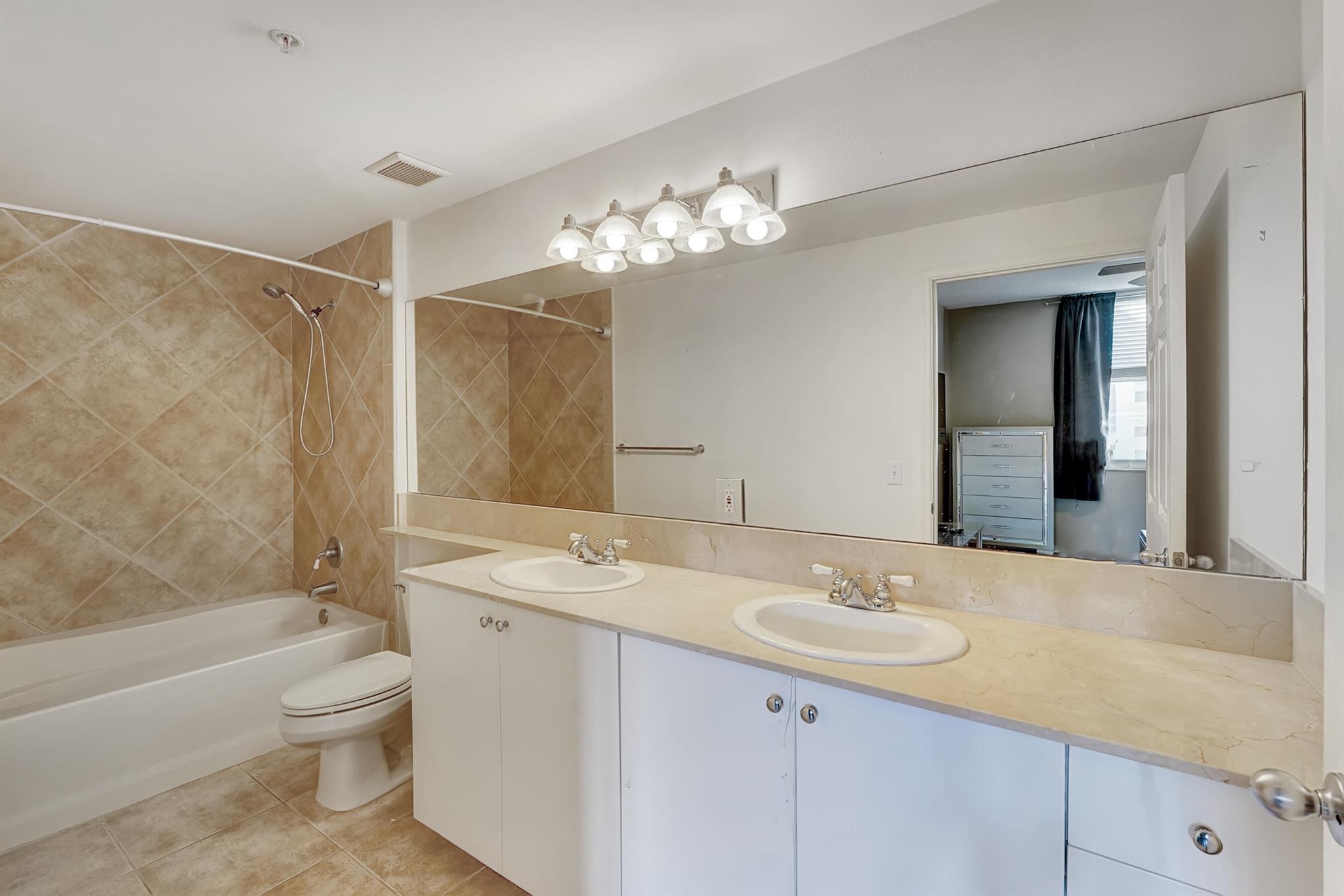 804 E Windward Way 606