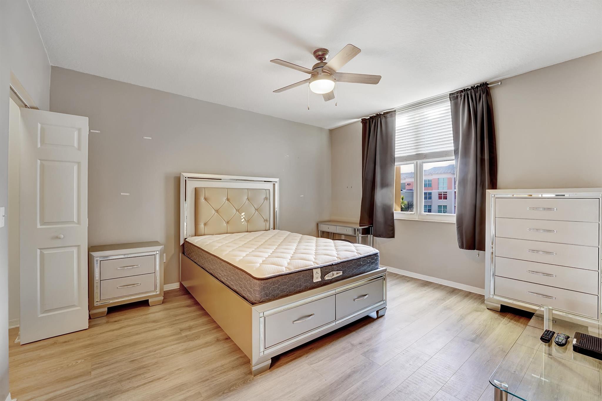 804 E Windward Way 606