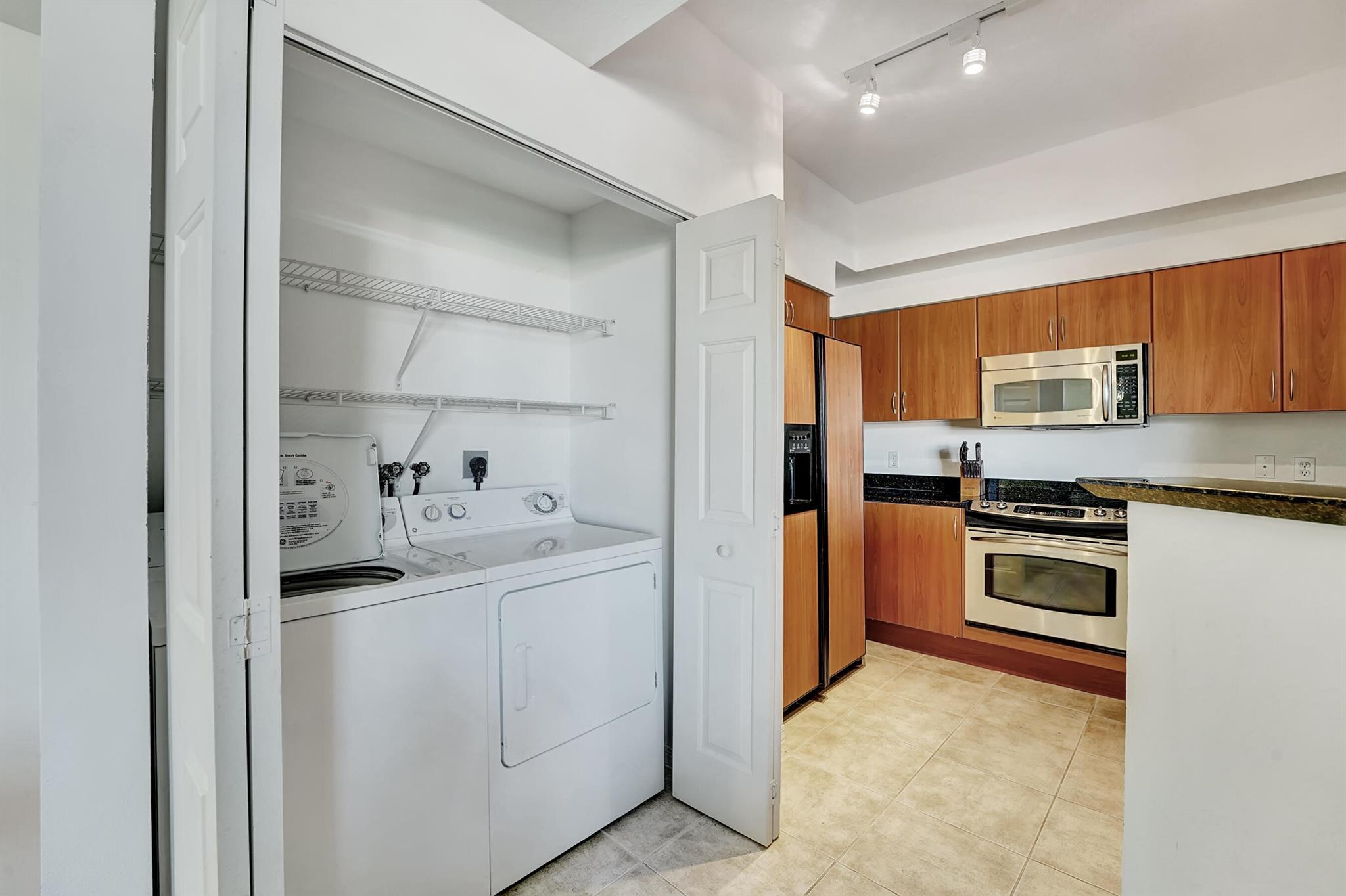 804 E Windward Way 606