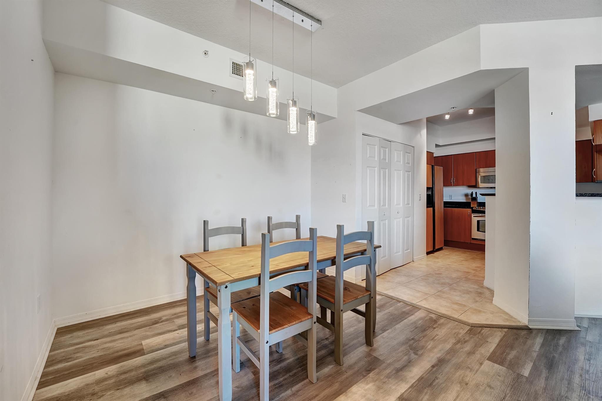 804 E Windward Way 606