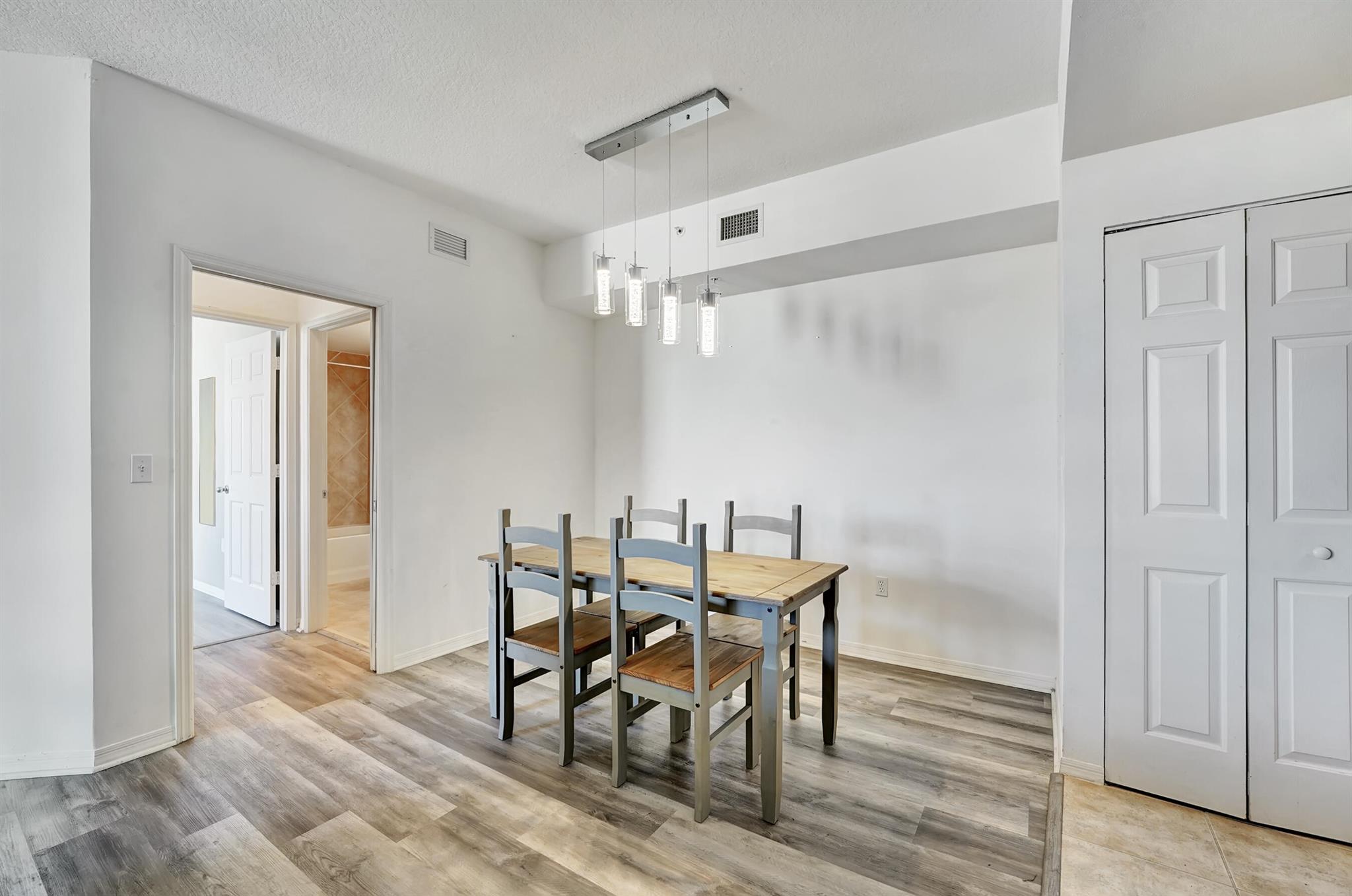 804 E Windward Way 606