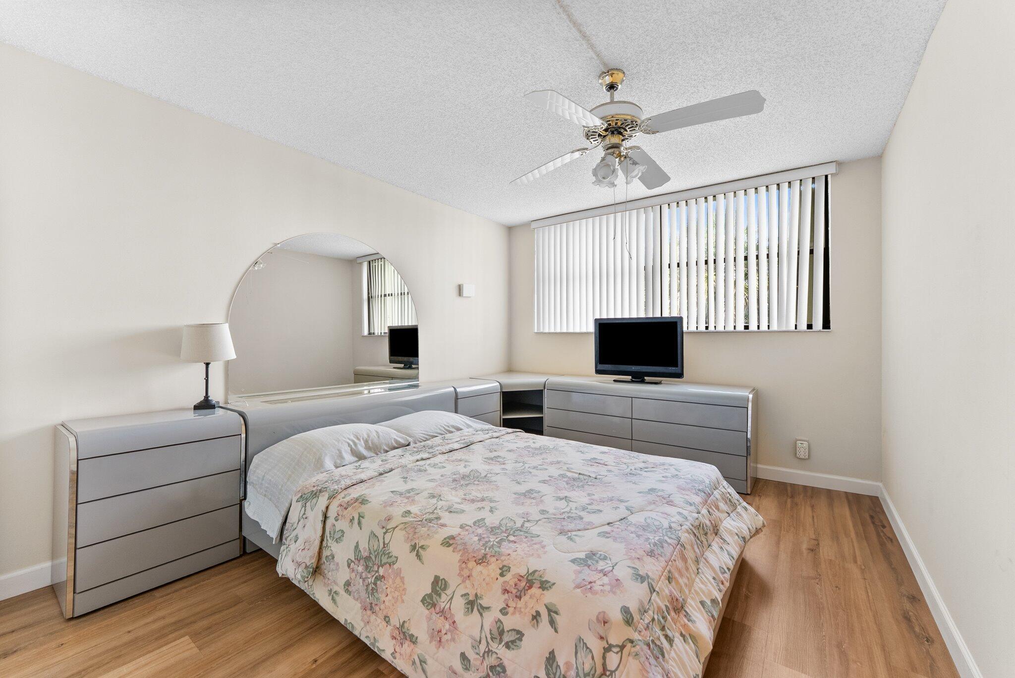 16401 Golf Club Road 211