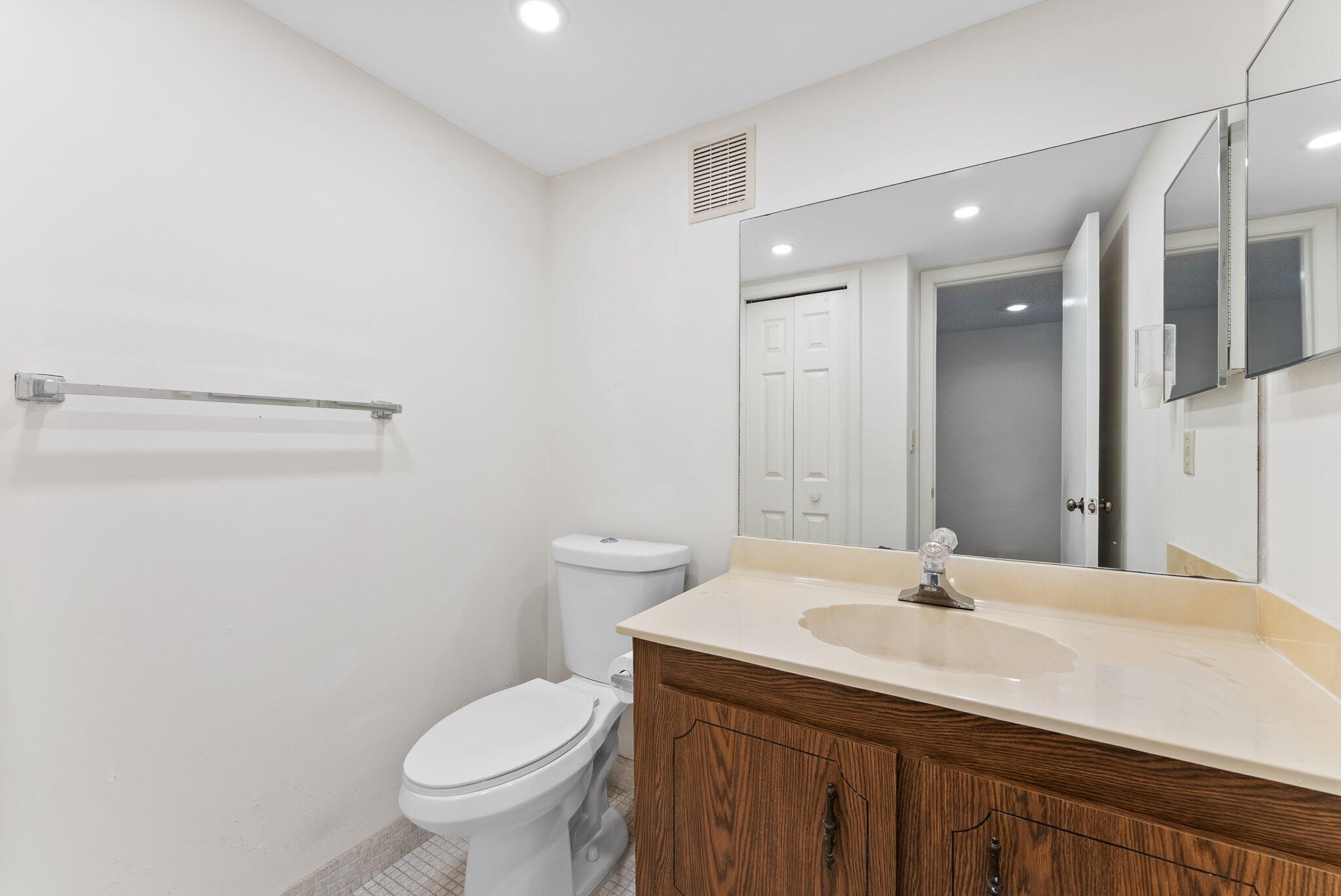 16401 Golf Club Road 211